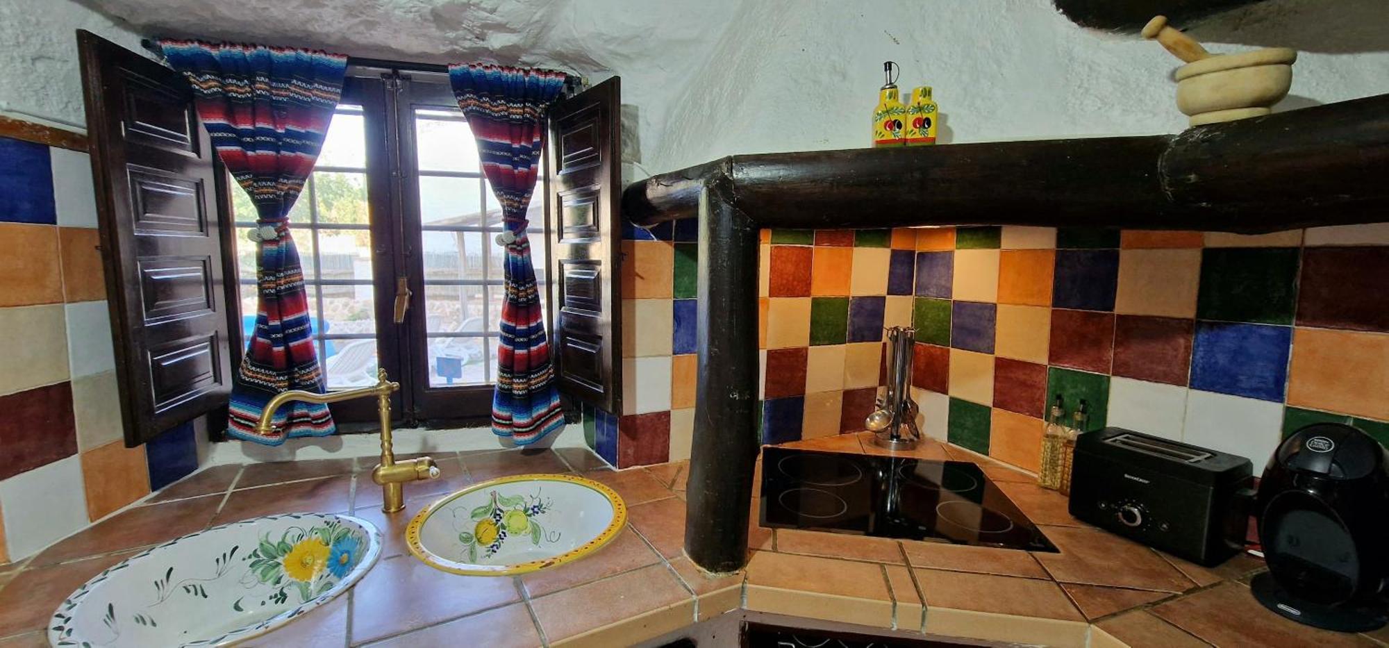 Casa Cueva Cascamorras "Capricho Andaluz" 바사 외부 사진